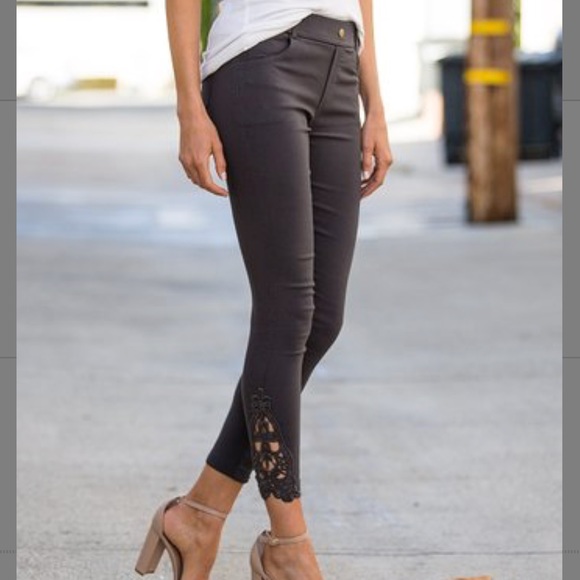 35 Amaryllis Crochet Accent Jeggings 